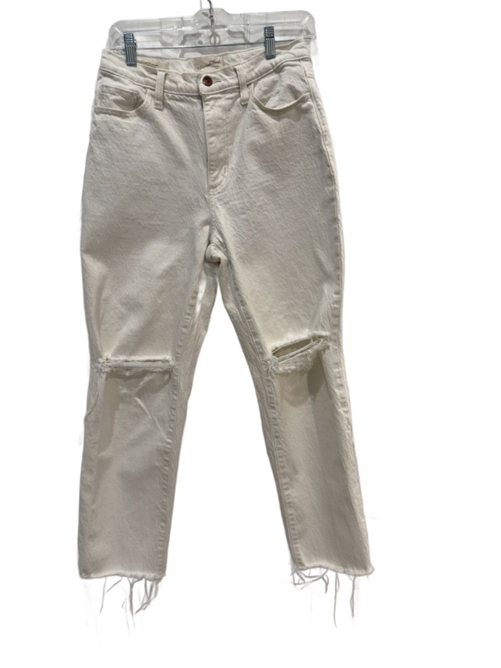 Universal Thread Women's white Distressed Jeans. Size 6/28